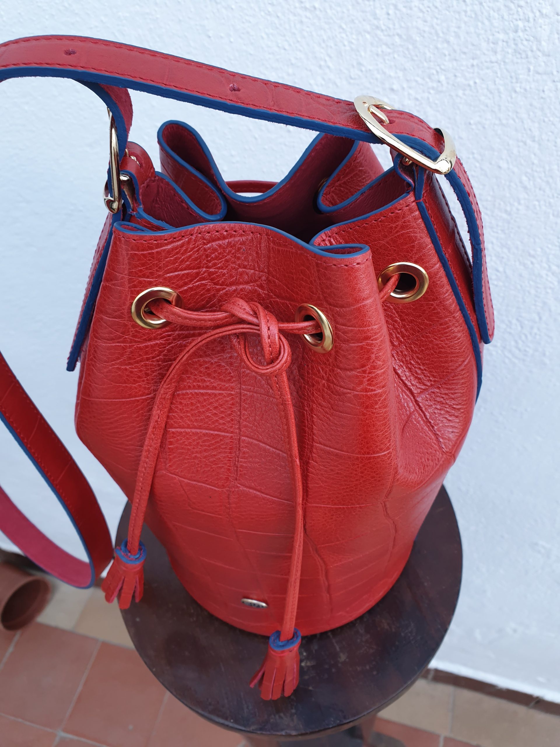Bolso bucket rojo