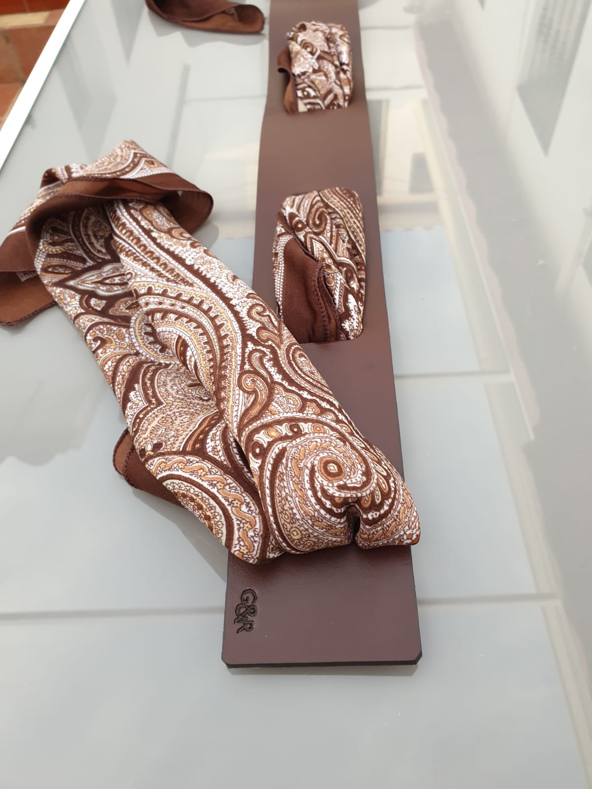 Cinturon pañuelo marron detalle